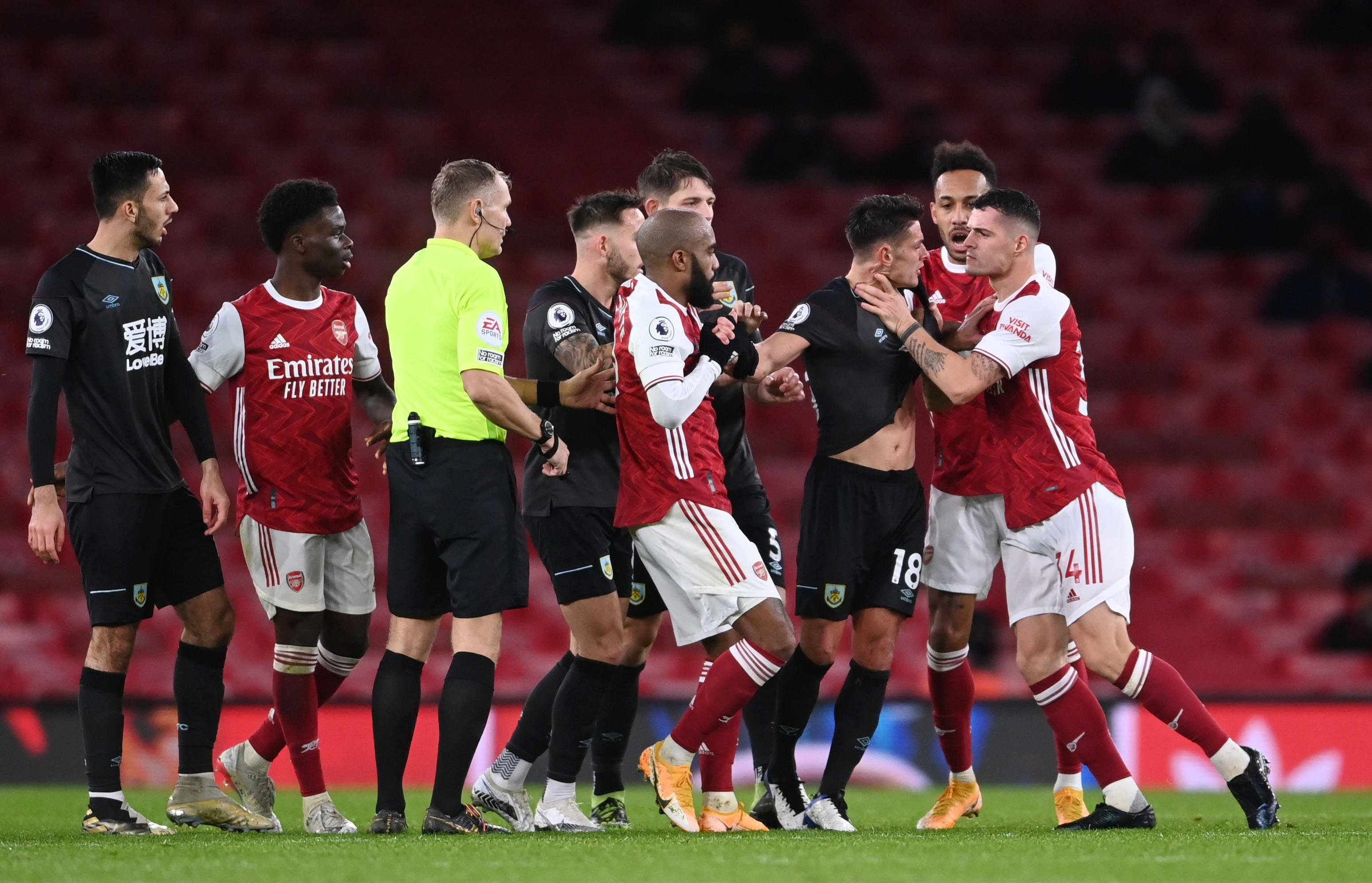 你觉得这个发型咋样？维尼修斯在新赛季伊始更换了发型